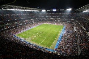 中国男足2026世界杯-电竞与足球的狂欢！Doinb回归首秀惊艳安联，拜仁观众沸腾如潮
